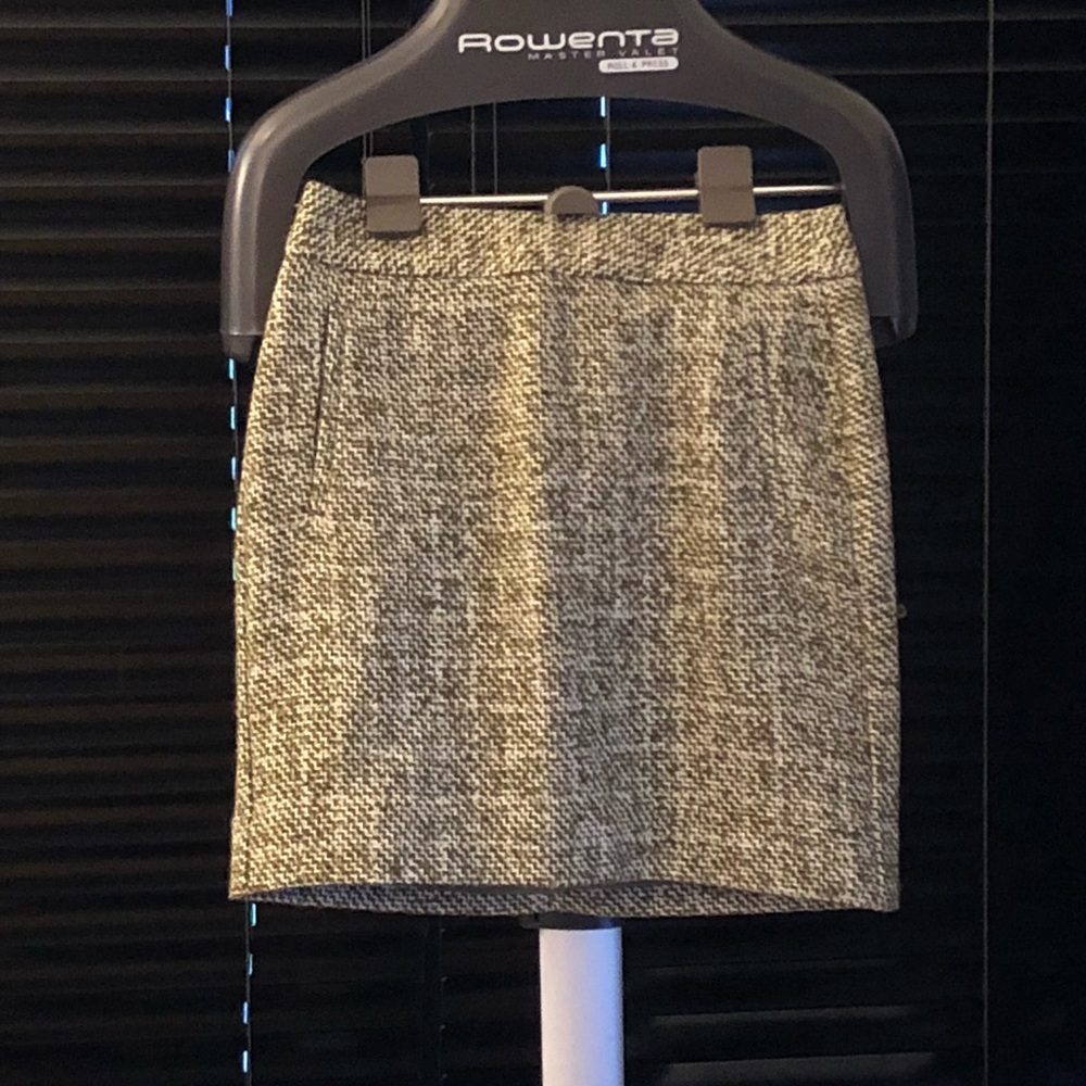 Banana Republic Wool Skirt in Cargo Green Size 0